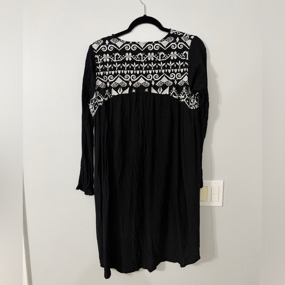 Torrid Black and White Embroidered cover up - Picture 7 of 7